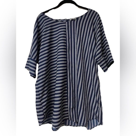 Navy Striped Short Sleeved Blouse Size 1X lightweight, tunic, fun - Picture 1 of 7